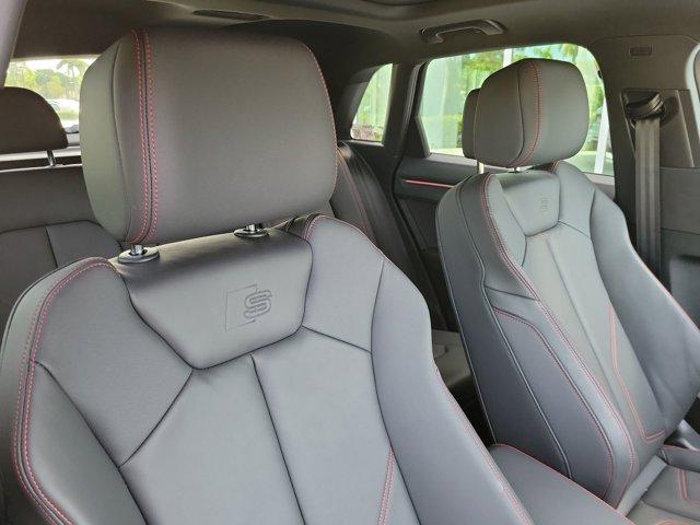 Photo of 2025 White Audi Q3