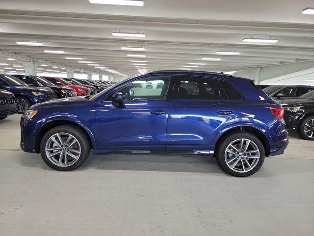 Photo of 2025 Navarra Blue Metallic Audi Q3