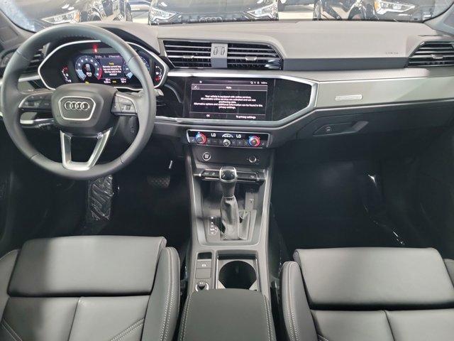Photo of 2025 Navarra Blue Metallic Audi Q3