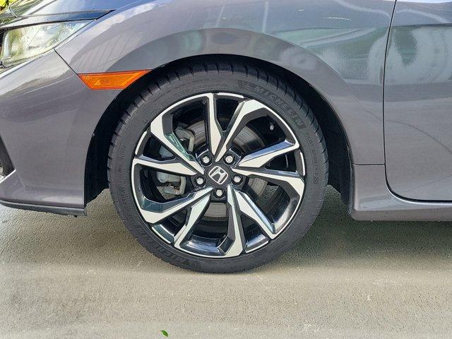 Photo of 2017 Silver Honda Civic