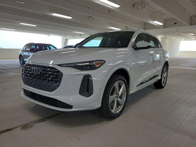 Photo of 2025 Glacier White Metallic Audi Q5
