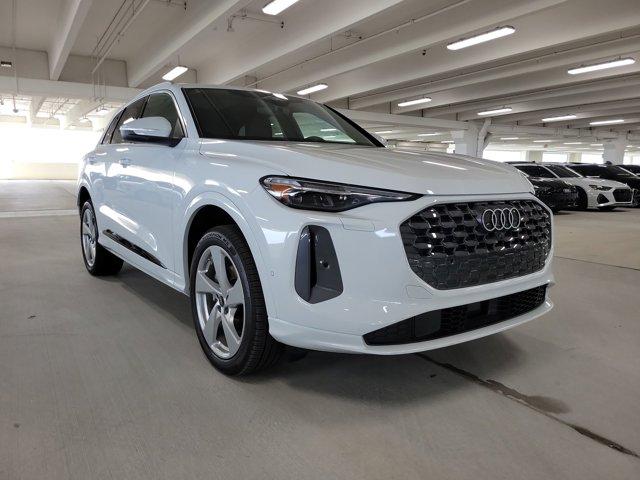 Photo of 2025 Glacier White Metallic Audi Q5