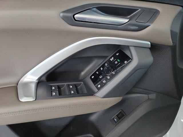 Photo of 2025 Glacier White Metallic Audi Q5