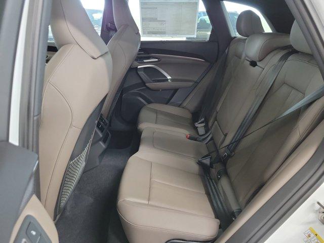 Photo of 2025 Glacier White Metallic Audi Q5