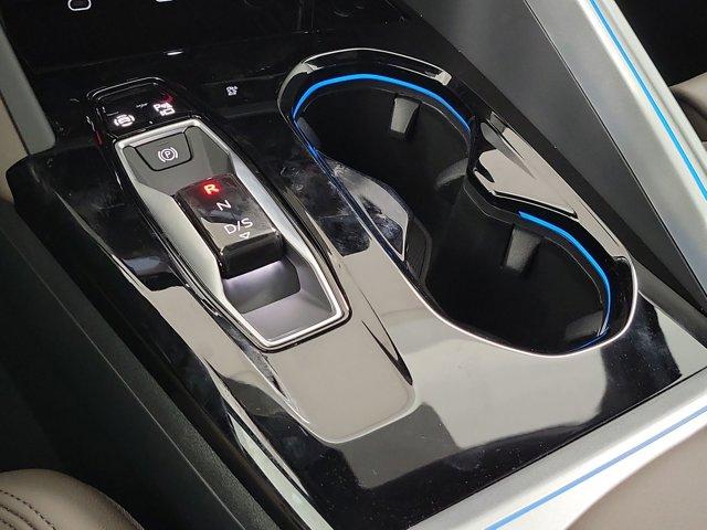 Photo of 2025 Glacier White Metallic Audi Q5