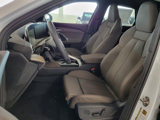 Photo of 2025 Glacier White Metallic Audi Q5