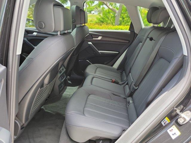 Photo of 2024 Mythos Black Metallic Audi Q5