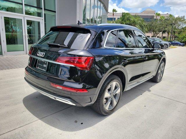 Photo of 2024 Mythos Black Metallic Audi Q5