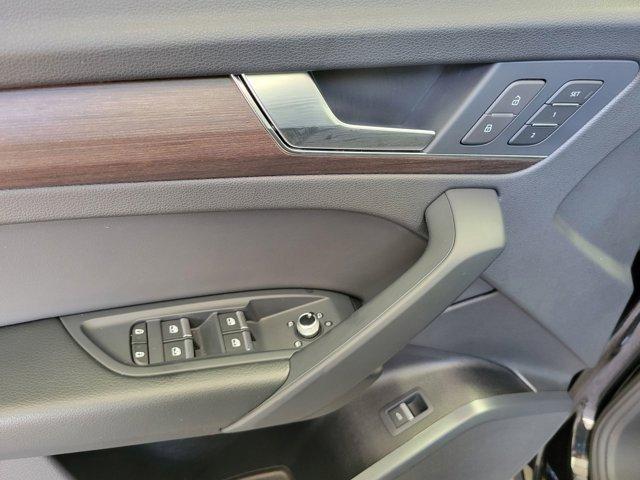 Photo of 2024 Mythos Black Metallic Audi Q5