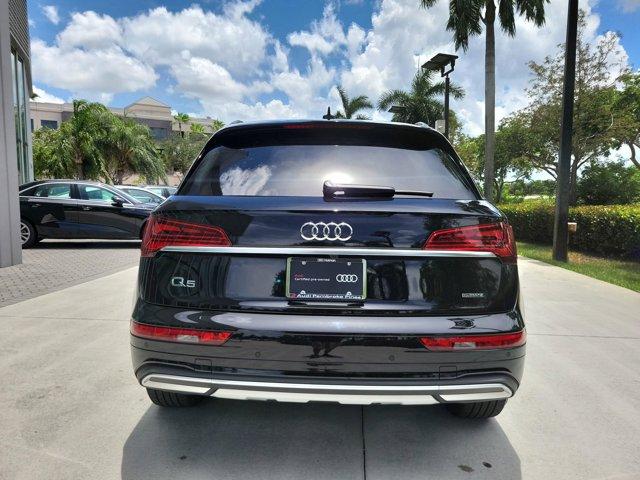Photo of 2024 Mythos Black Metallic Audi Q5