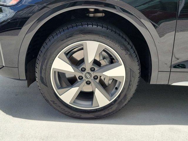 Photo of 2024 Mythos Black Metallic Audi Q5