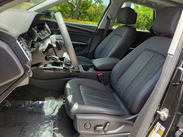 Photo of 2024 Mythos Black Metallic Audi Q5