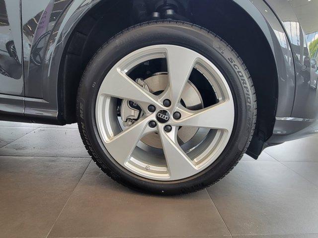 Photo of 2025 Tambora Gray Metallic Audi Q5