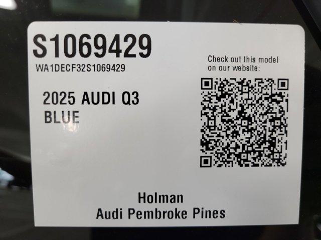 Photo of 2025 Navarra Blue Metallic Audi Q3