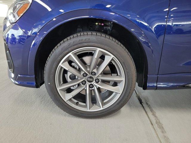 Photo of 2025 Navarra Blue Metallic Audi Q3