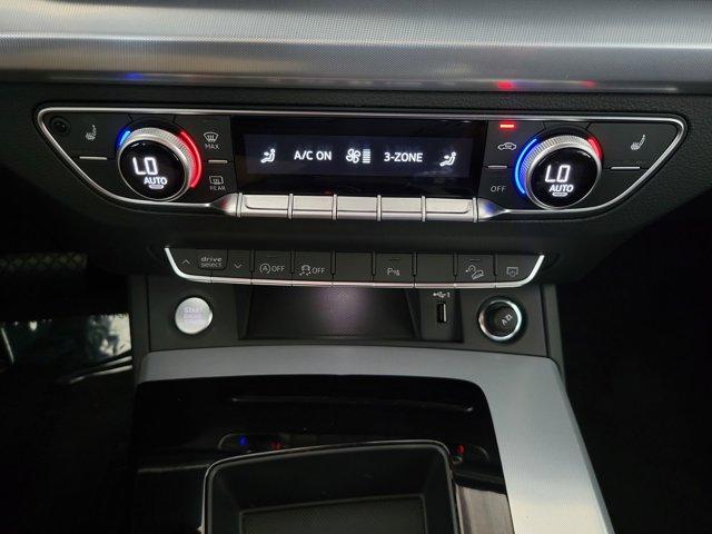 Photo of 2025 Silver Audi Q5
