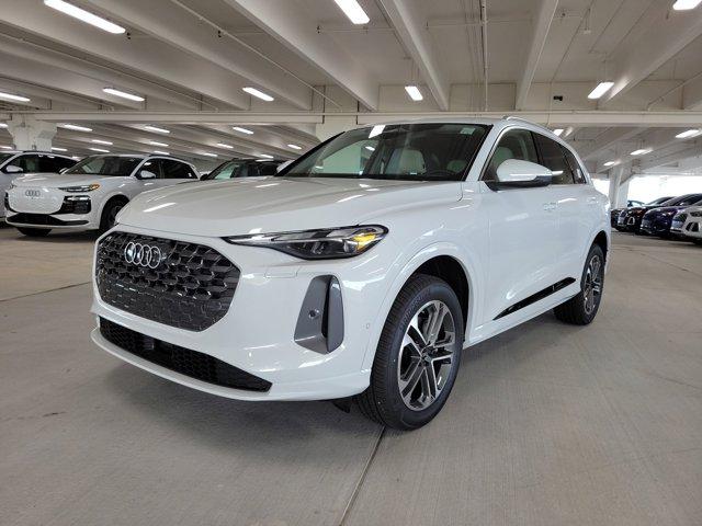 Photo of 2025 Glacier White Metallic Audi Q5