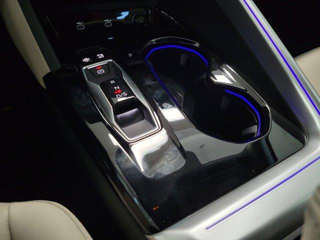 Photo of 2025 Glacier White Metallic Audi Q5