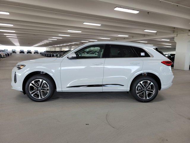 Photo of 2025 Glacier White Metallic Audi Q5