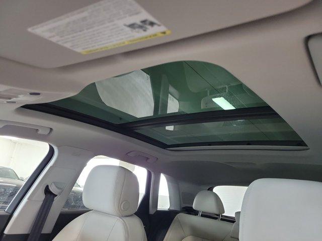 Photo of 2025 Glacier White Metallic Audi Q3
