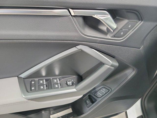 Photo of 2025 Arkona White Audi Q3