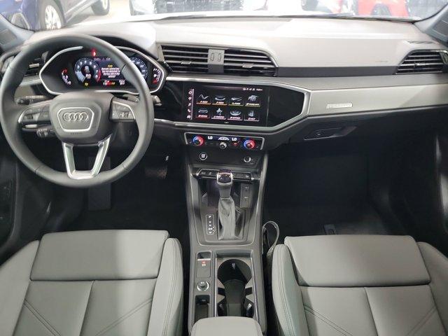 Photo of 2025 Arkona White Audi Q3