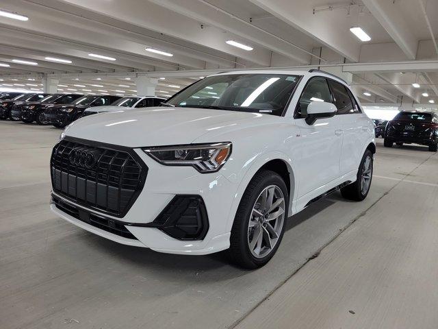 Photo of 2025 Arkona White Audi Q3
