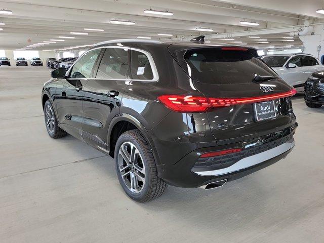 Photo of 2025 Mythos Black Metallic Audi Q5