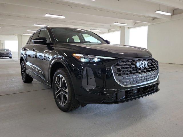 Photo of 2025 Mythos Black Metallic Audi Q5