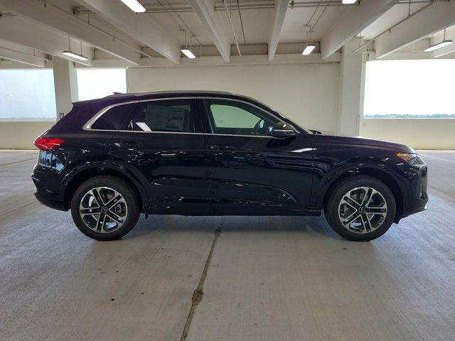 Photo of 2025 Mythos Black Metallic Audi Q5