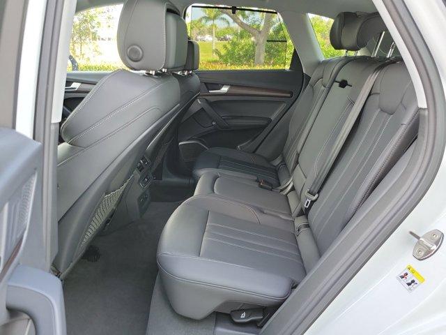 Photo of 2023 Glacier White Metallic Audi Q5