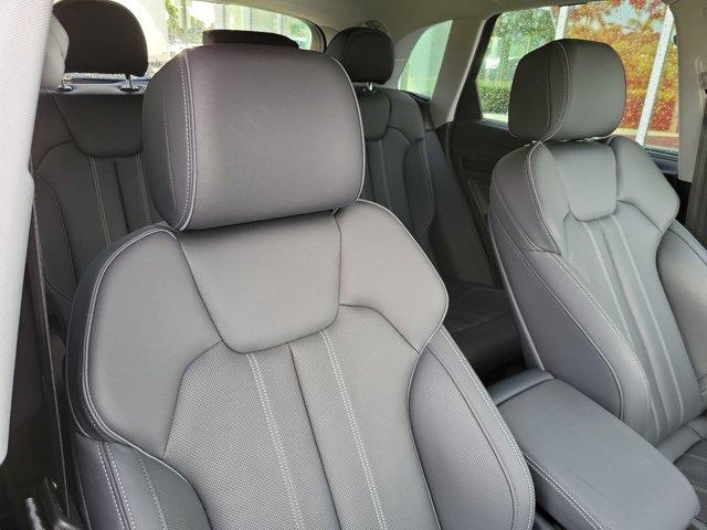 Photo of 2023 Glacier White Metallic Audi Q5