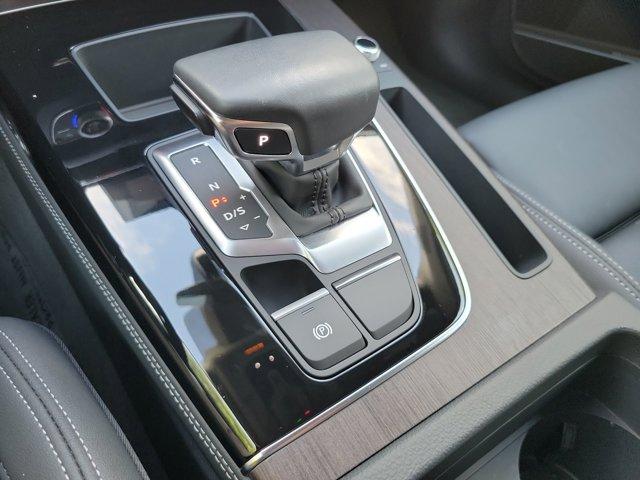 Photo of 2023 Glacier White Metallic Audi Q5