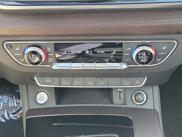 Photo of 2023 Glacier White Metallic Audi Q5