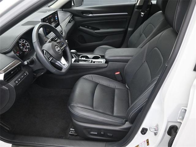 Photo of 2024 White Nissan Altima