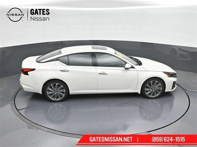 Photo of 2024 White Nissan Altima