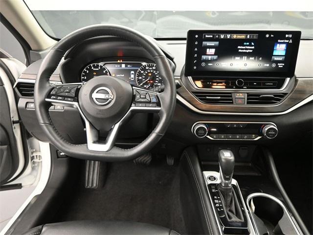 Photo of 2024 White Nissan Altima