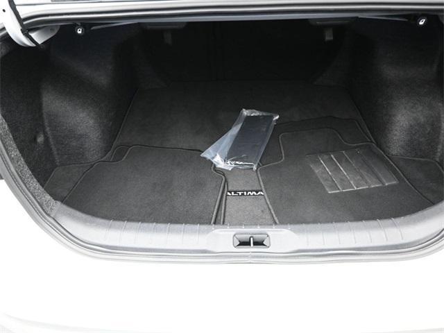 Photo of 2024 White Nissan Altima