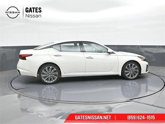 Photo of 2024 White Nissan Altima