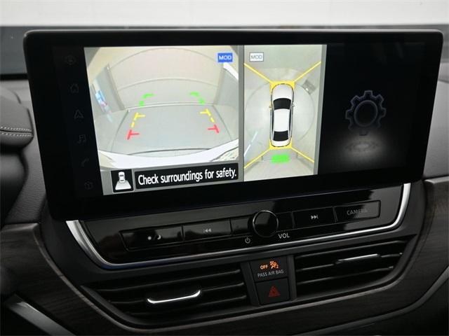 Photo of 2024 White Nissan Altima