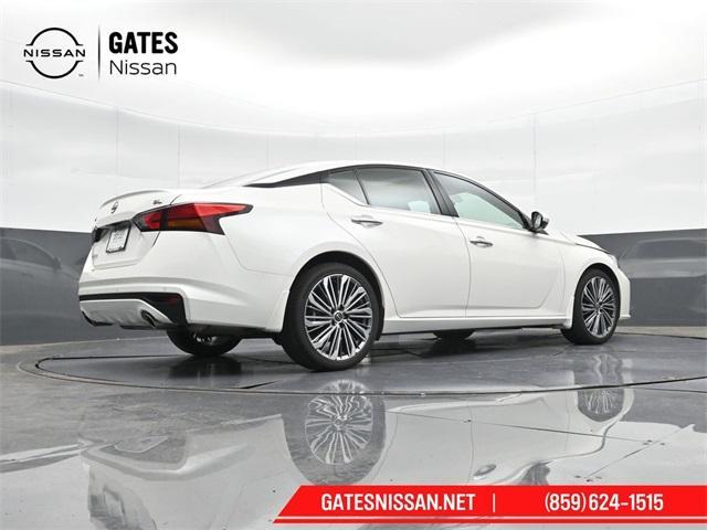 Photo of 2024 White Nissan Altima