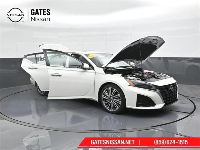 Photo of 2024 White Nissan Altima
