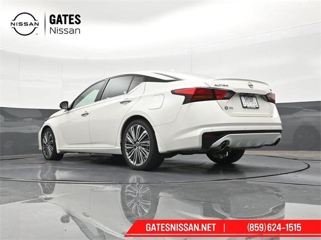 Photo of 2024 White Nissan Altima