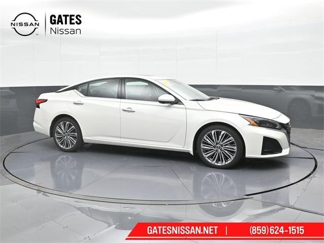 Photo of 2024 White Nissan Altima