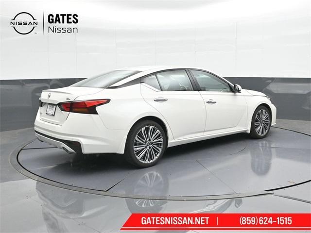 Photo of 2024 White Nissan Altima