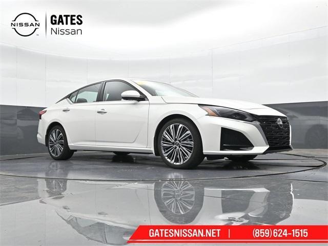 Photo of 2024 White Nissan Altima