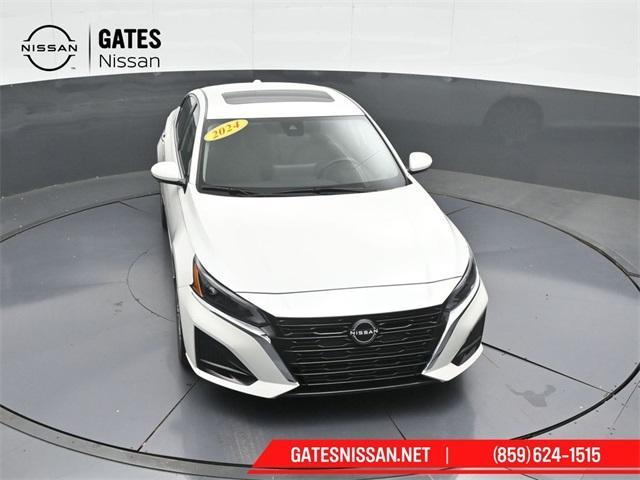 Photo of 2024 White Nissan Altima