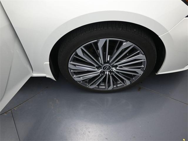 Photo of 2024 White Nissan Altima