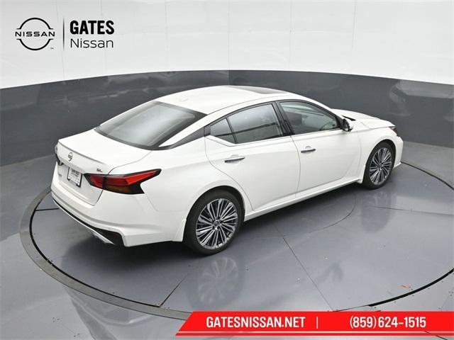Photo of 2024 White Nissan Altima