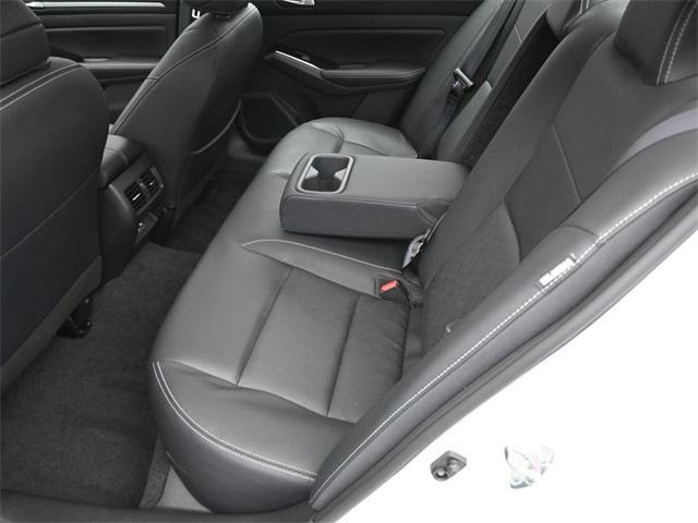 Photo of 2024 White Nissan Altima